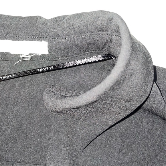 Small BLack Pleione Flowy Spread Collar Blouse Top - Picture 4 of 13